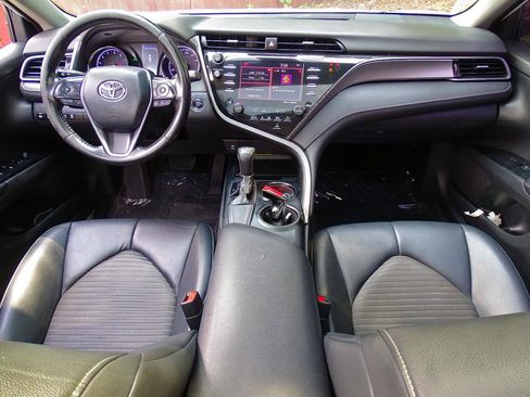 Used 2019 Toyota Camry SE w/ Audio Package FWD image 28
