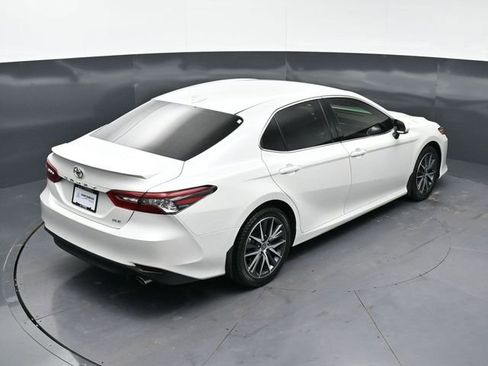 Used 2022 Toyota Camry XLE image 29