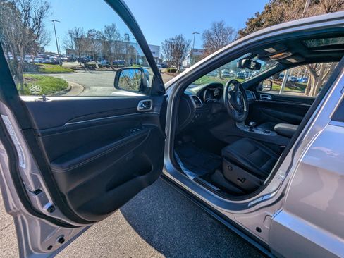 Used 2014 Jeep Grand Cherokee Limited w/ Trailer Tow Group IV image 8