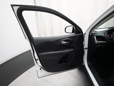 Used 2016 Jeep Cherokee Latitude w/ Safety/Convenience Group image 26