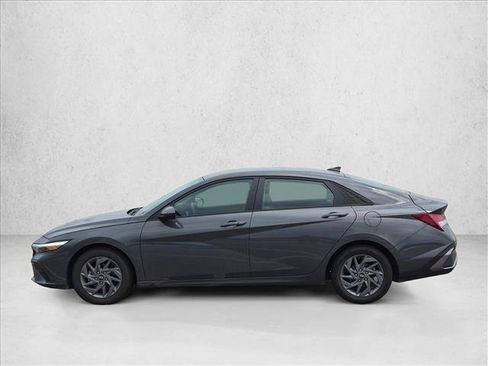 Used 2024 Hyundai Elantra SEL FWD image 8