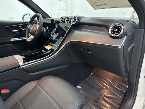 Used 2026 Mercedes-Benz GLC 300 image 28