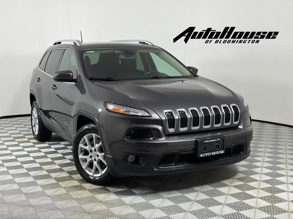 Used 2017 Jeep Cherokee Latitude FWD image 1