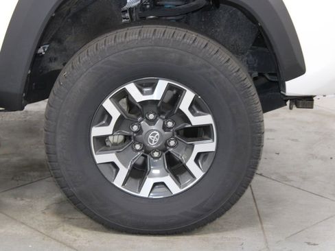 Used 2022 Toyota Tacoma TRD Off-Road w/ Technology Package image 13