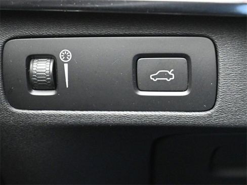 Used 2022 Volvo XC90 T6 Momentum w/ Climate Package image 29