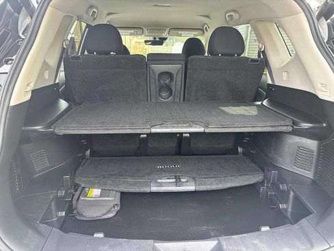 Used 2019 Nissan Rogue SV w/ Premium Package image 20