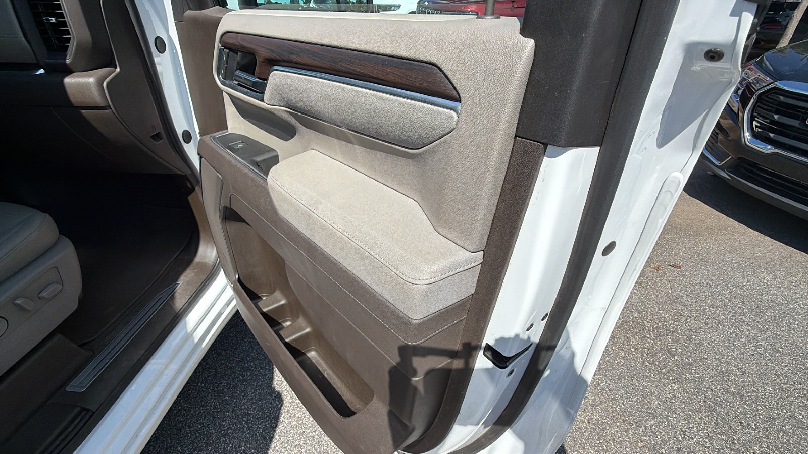 Used 2025 GMC Sierra 1500 SLT AWD/4WD image 18