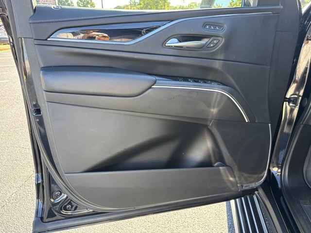Used 2023 Cadillac Escalade ESV V AWD/4WD image 11