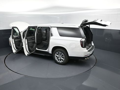 New 2025 Chevrolet Suburban Premier image 2