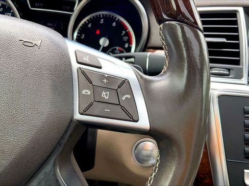 Used 2014 Mercedes-Benz GL 550 4MATIC image 25