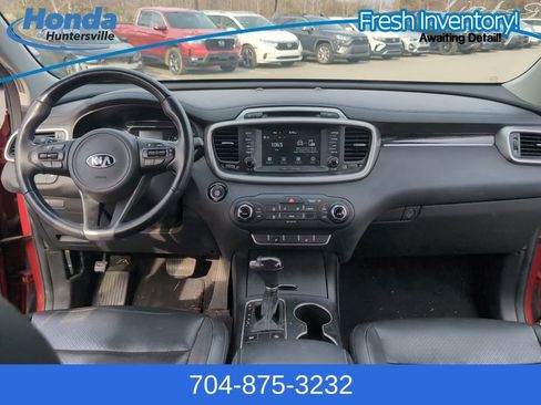 Used 2017 Kia Sorento LX w/ LX Convenience Package image 15