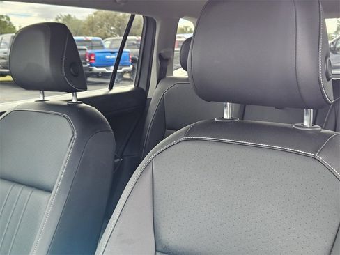 Used 2022 Volkswagen Tiguan SE image 27