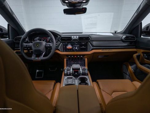 Used 2025 Lamborghini Urus SE AWD/4WD image 2