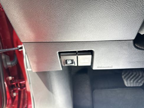 Used 2025 Nissan Versa SR w/ Trunk Package FWD image 10