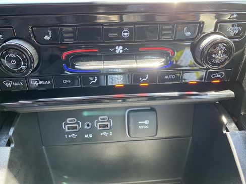 Certified 2025 Jeep Grand Cherokee Limited w/ Black Appearance Package AWD/4WD image 19
