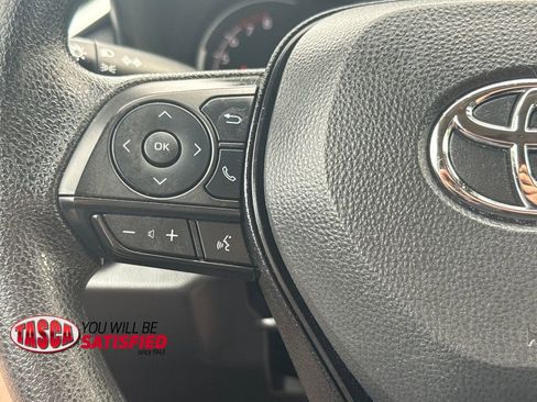 Used 2025 Toyota RAV4 XLE AWD/4WD image 19