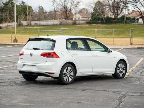 Used 2016 Volkswagen e-Golf SE w/ DC Fast Charging Package image 5