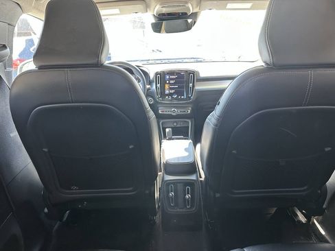 Used 2022 Volvo XC40 T5 Momentum AWD/4WD image 8