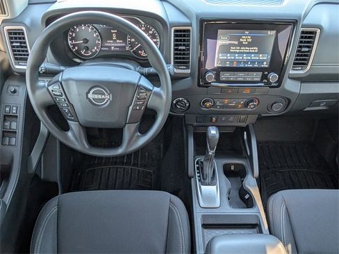 Used 2022 Nissan Frontier SV w/ Technology Package image 6