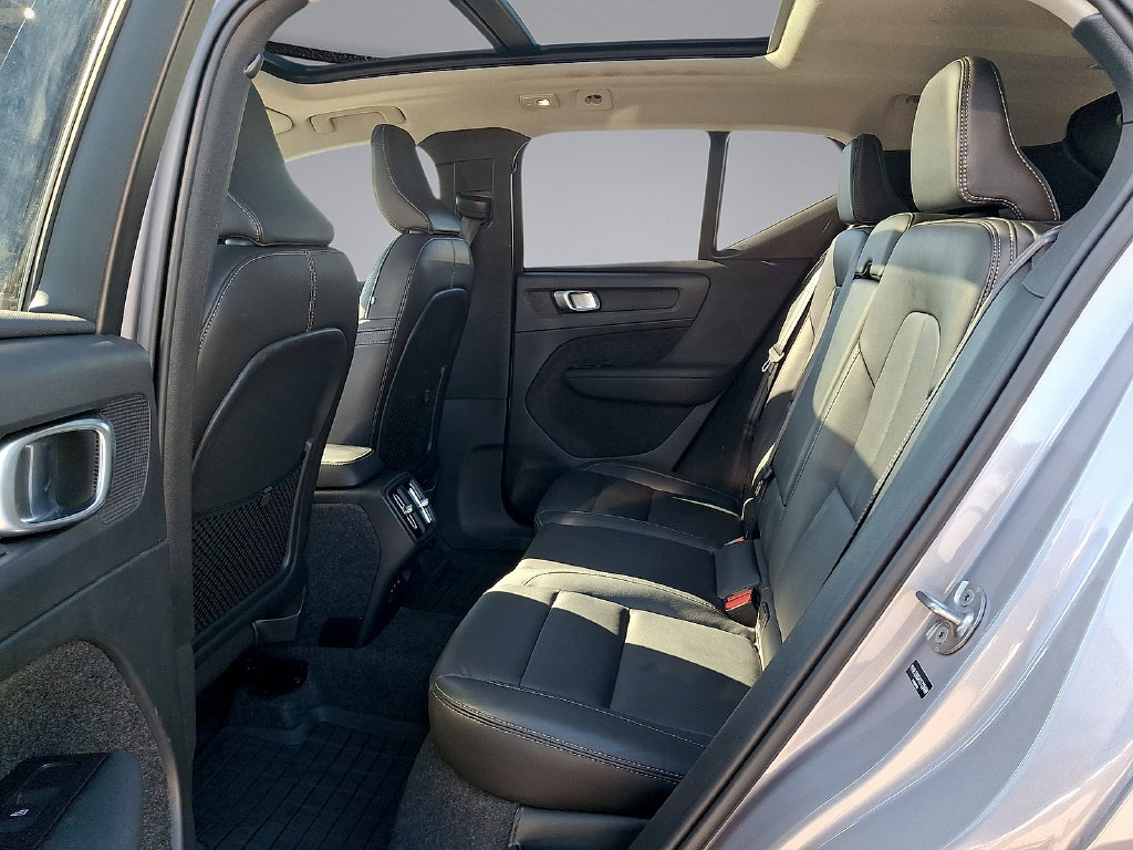 Certified 2026 Volvo XC40 B5 Plus AWD/4WD image 26