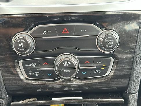 Used 2015 Chrysler 300 Limited RWD image 21