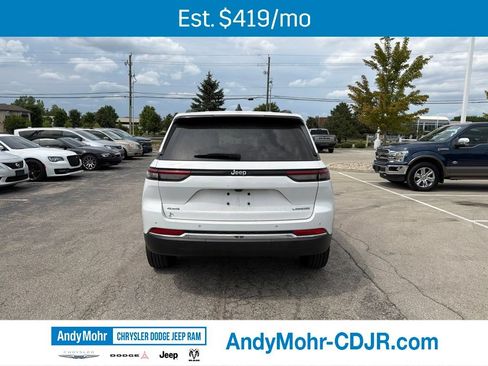 Used 2023 Jeep Grand Cherokee Laredo AWD/4WD image 6