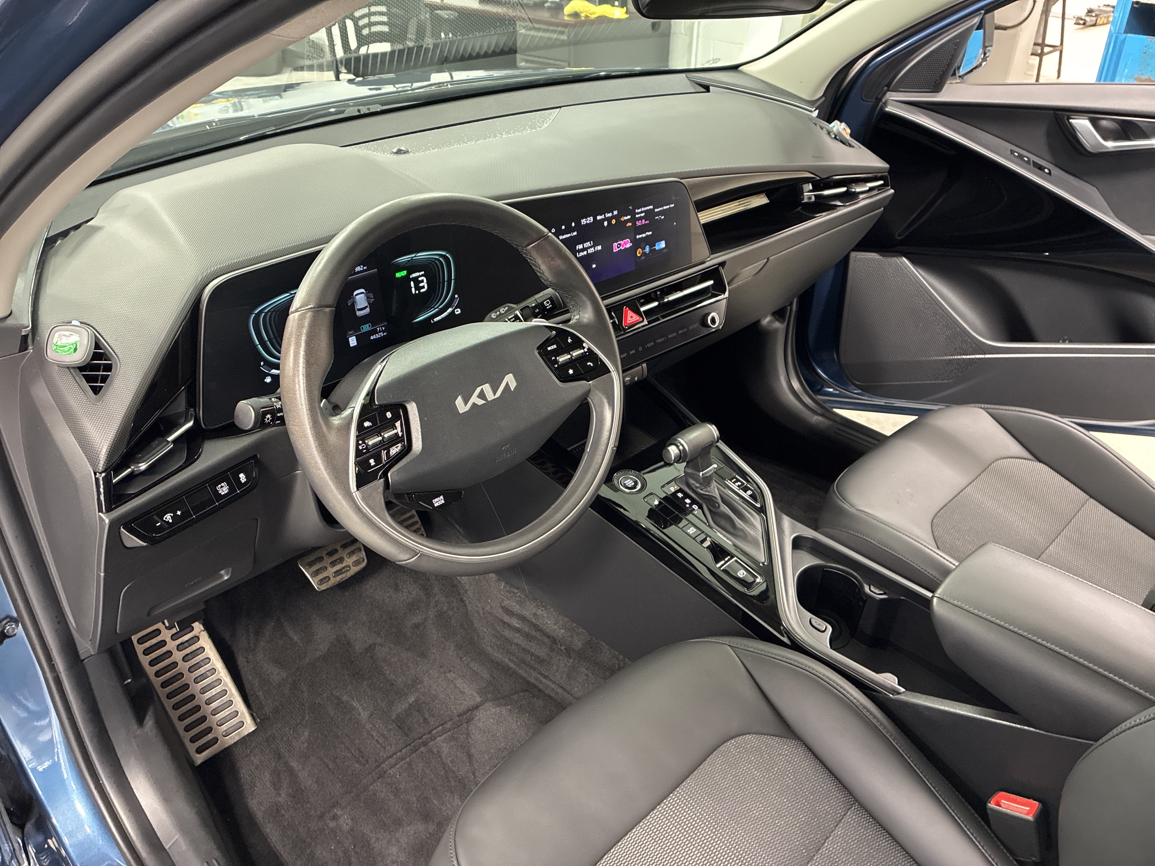 Certified 2023 Kia Niro EX Touring FWD image 15