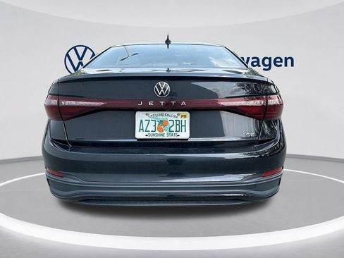 Used 2025 Volkswagen Jetta SE FWD image 4