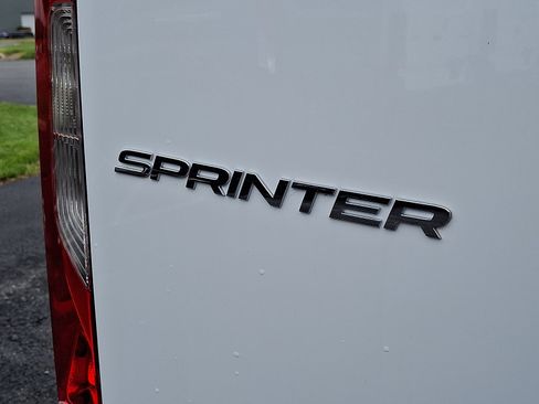 Used 2024 Mercedes-Benz Sprinter 2500 image 29