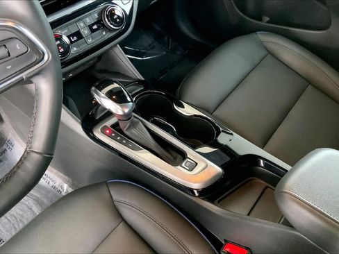 Used 2024 Buick Envista Sport Touring w/ Convenience I Package FWD image 17