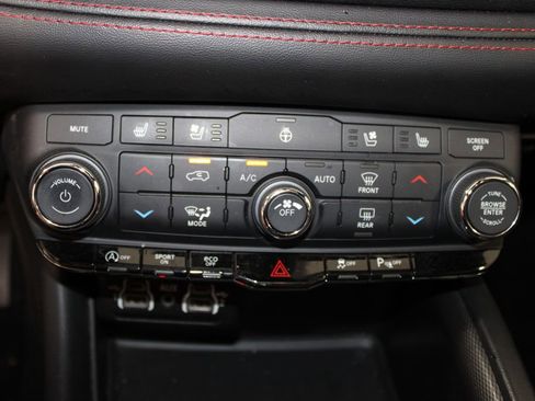 Used 2024 Dodge Durango GT RWD image 31