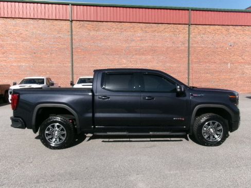 Used 2024 GMC Sierra 1500 AT4 w/ Technology Package AWD/4WD image 2