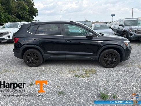 Used 2023 Volkswagen Taos SE w/ Panoramic Sunroof Package FWD image 6