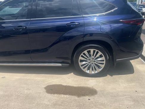 Used 2025 Toyota Highlander Platinum AWD/4WD image 14