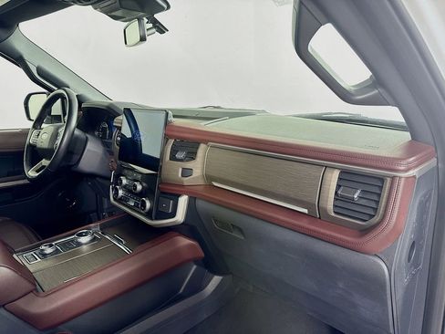 Used 2024 Ford Expedition Max Limited image 31