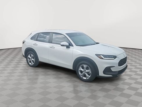 Used 2023 Honda HR-V LX image 2