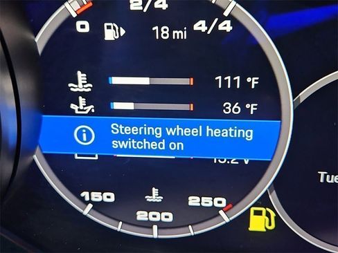 Certified 2023 Porsche Cayenne Platinum Edition image 25