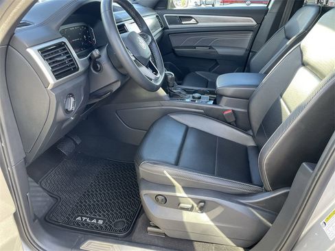 Used 2022 Volkswagen Atlas Cross Sport SE image 10