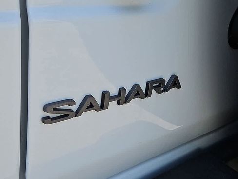 Used 2025 Jeep Wrangler Unlimited Sahara AWD/4WD image 30