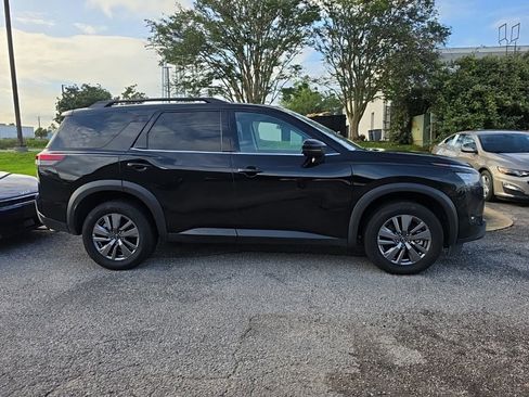 Used 2025 Nissan Pathfinder SV AWD/4WD image 2