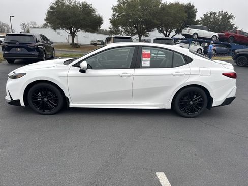 New 2025 Toyota Camry SE image 9