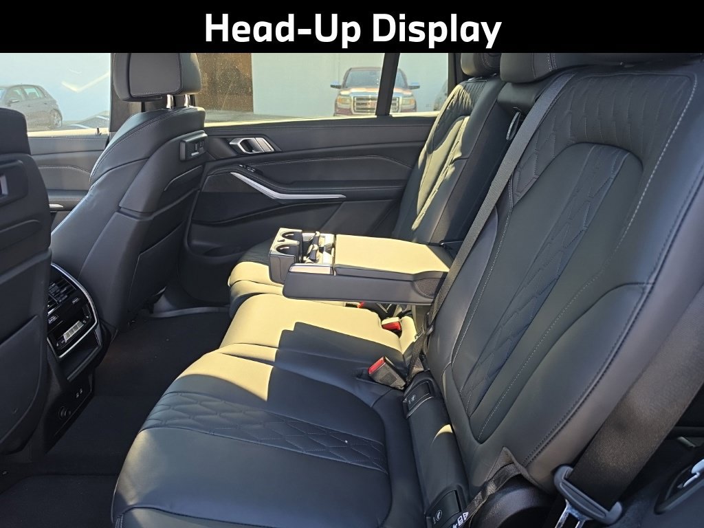 Used 2022 BMW X7 xDrive40i w/ M Sport Package AWD/4WD image 12