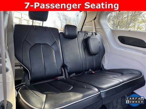 Used 2024 Chrysler Pacifica Limited image 30