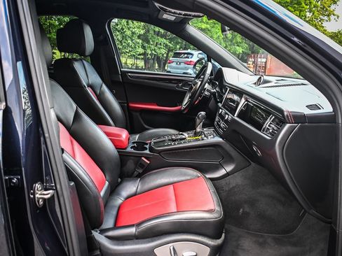 Used 2020 Porsche Macan AWD/4WD image 18