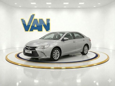 Used 2015 Toyota Camry LE image 1