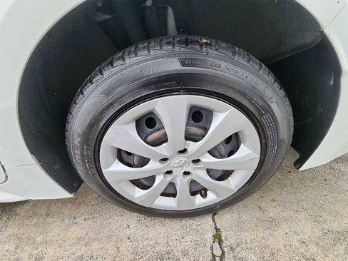 Used 2023 Toyota Corolla LE image 10