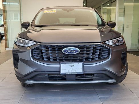 Used 2025 Ford Escape Active AWD/4WD image 5