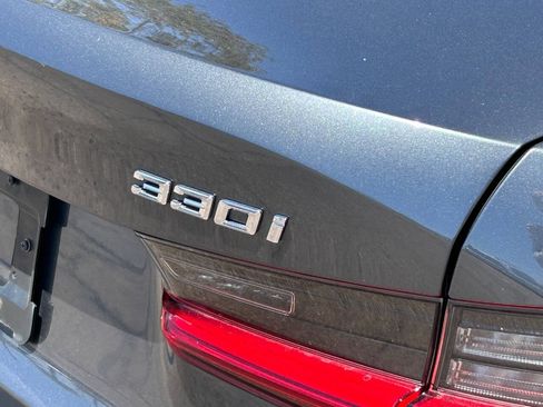 Used 2019 BMW 330i Sedan w/ M Sport Package RWD image 9