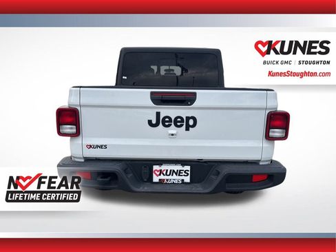 Used 2023 Jeep Gladiator Sport image 10