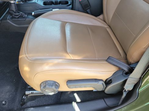Used 2022 Jeep Wrangler Unlimited Sahara w/ Cold Weather Group AWD/4WD image 10